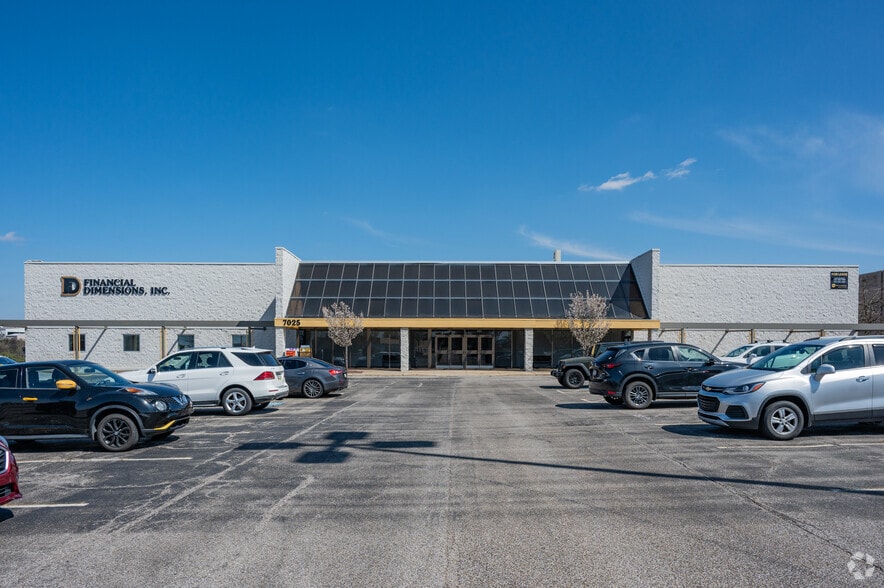 7025 Clairton Rd, West Mifflin, PA for lease - Building Photo - Image 1 of 7