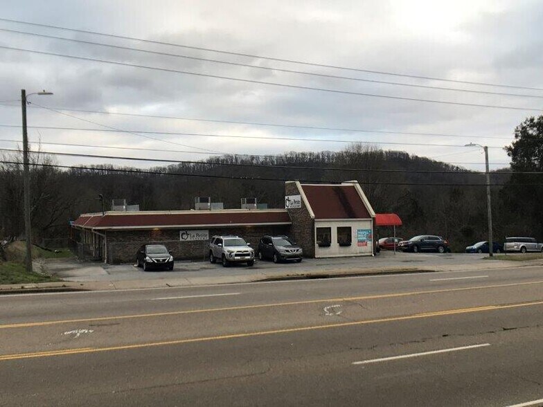 712 E Emory Rd, Powell, TN 37849