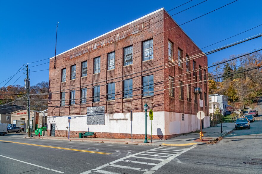 1698 Main St, Peekskill, NY for lease - Building Photo - Image 1 of 17