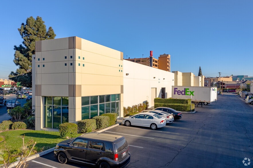 2000-2032 Camfield Ave, Commerce, CA for lease - Building Photo - Image 1 of 10