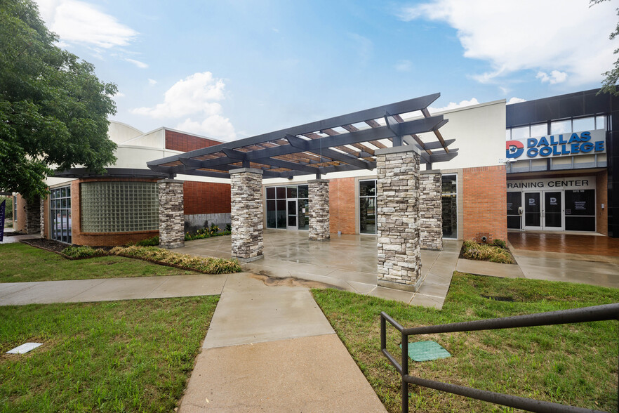 4315 S Lancaster Rd, Dallas, TX for lease - Building Photo - Image 1 of 9