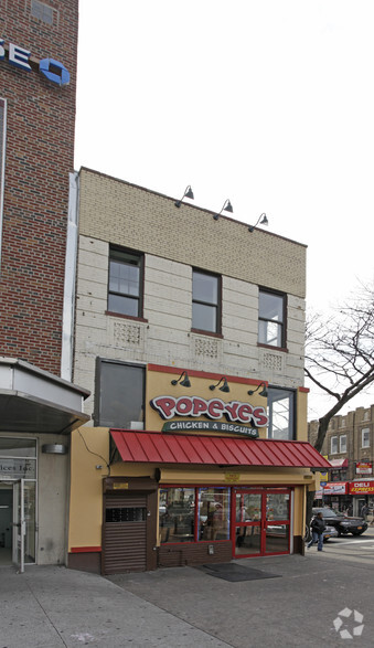 1126 Eastern Pky, Brooklyn, NY for lease - Building Photo - Image 2 of 4