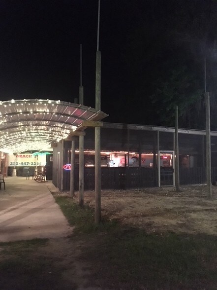 6027 Highway 40 W, Yankeetown, FL for sale - Building Photo - Image 1 of 1