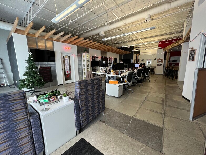 111 Adell Pl, Elmhurst, IL for lease - Building Photo - Image 3 of 17