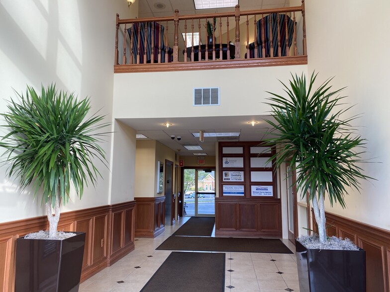 7237 Cincinnati Dayton Rd, West Chester, OH for sale - Lobby - Image 2 of 5