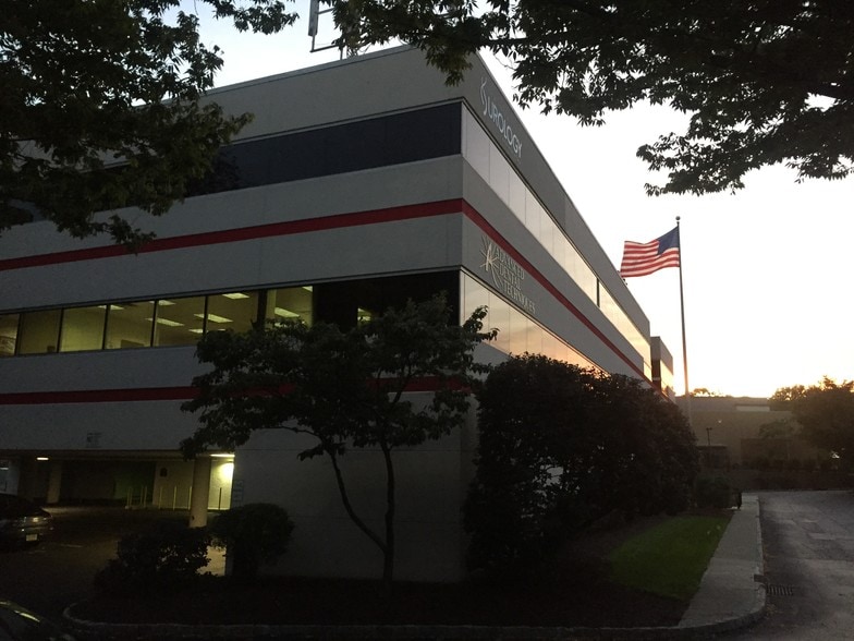 1211 Hamburg Tpke, Wayne, NJ for lease - Building Photo - Image 2 of 6