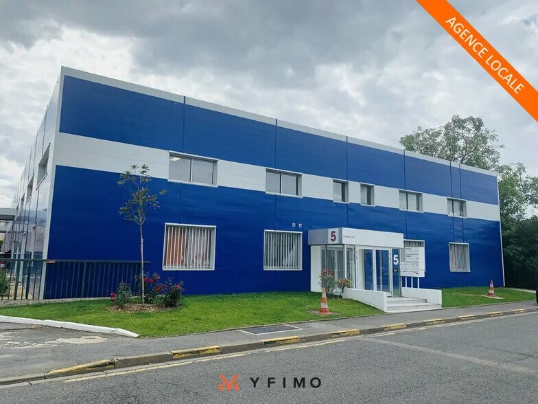 Flex in Achères for sale - Building Photo - Image 1 of 12
