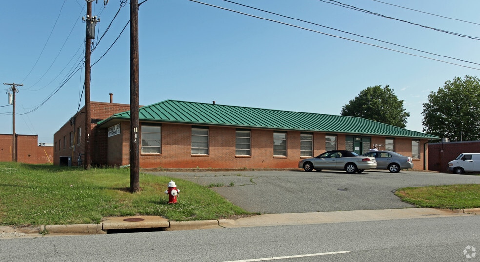 1012 W Market Center Dr, High Point, NC for lease - Building Photo - Image 2 of 6
