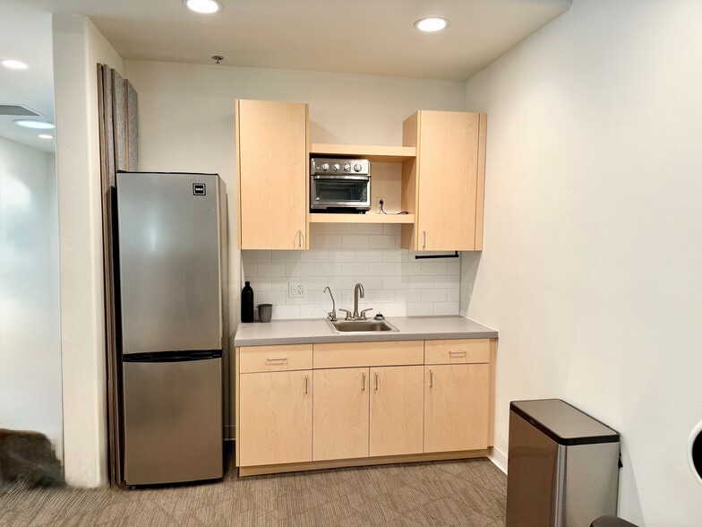 2855 NW Crossing Dr, Bend, OR for lease - Building Photo - Image 3 of 18