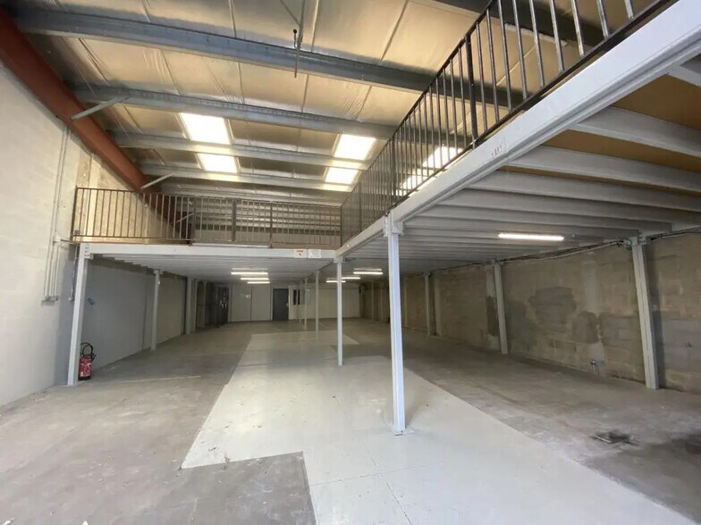 Flex in Marseille for sale - Building Photo - Image 2 of 13