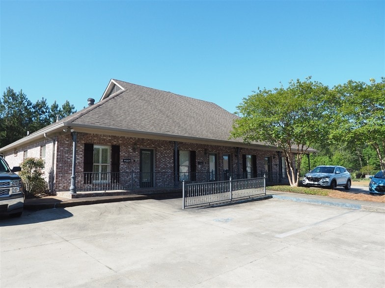 1070 Lake Village Cir, Brandon, MS for sale - Building Photo - Image 1 of 1
