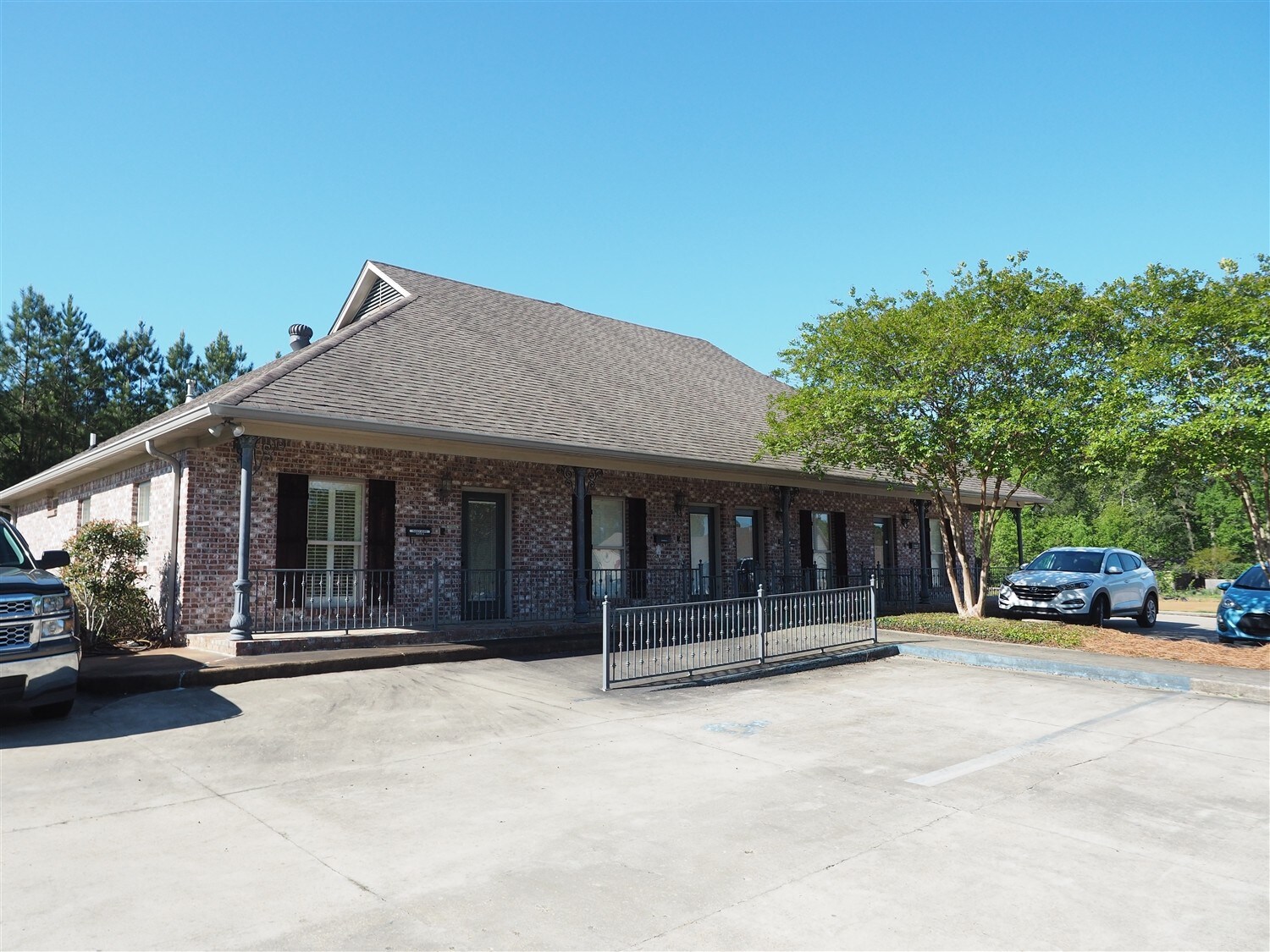 1070 Lake Village Cir, Brandon, MS for sale Building Photo- Image 1 of 1