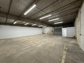 2800 W Division St, Arlington, TX for lease Interior Photo- Image 2 of 5