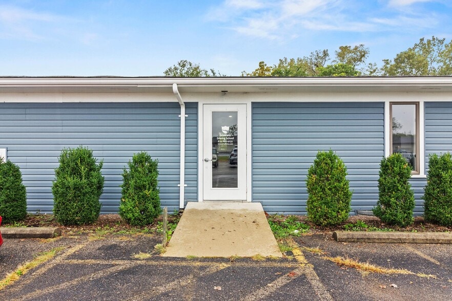 643 Bodey Cir, Urbana, OH for sale - Building Photo - Image 3 of 24