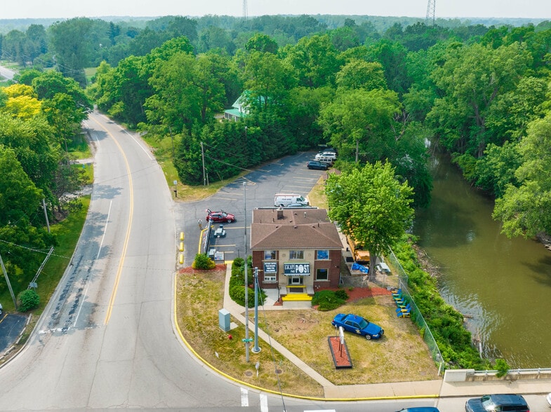 15005 Telegraph Rd, Flat Rock, MI 48134 River's Edge Office Center