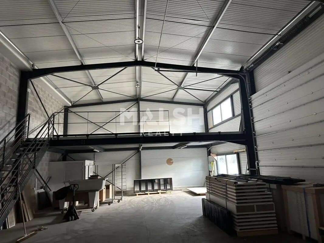 Flex in Saint-Jean-de-Bournay for lease Interior Photo- Image 1 of 9