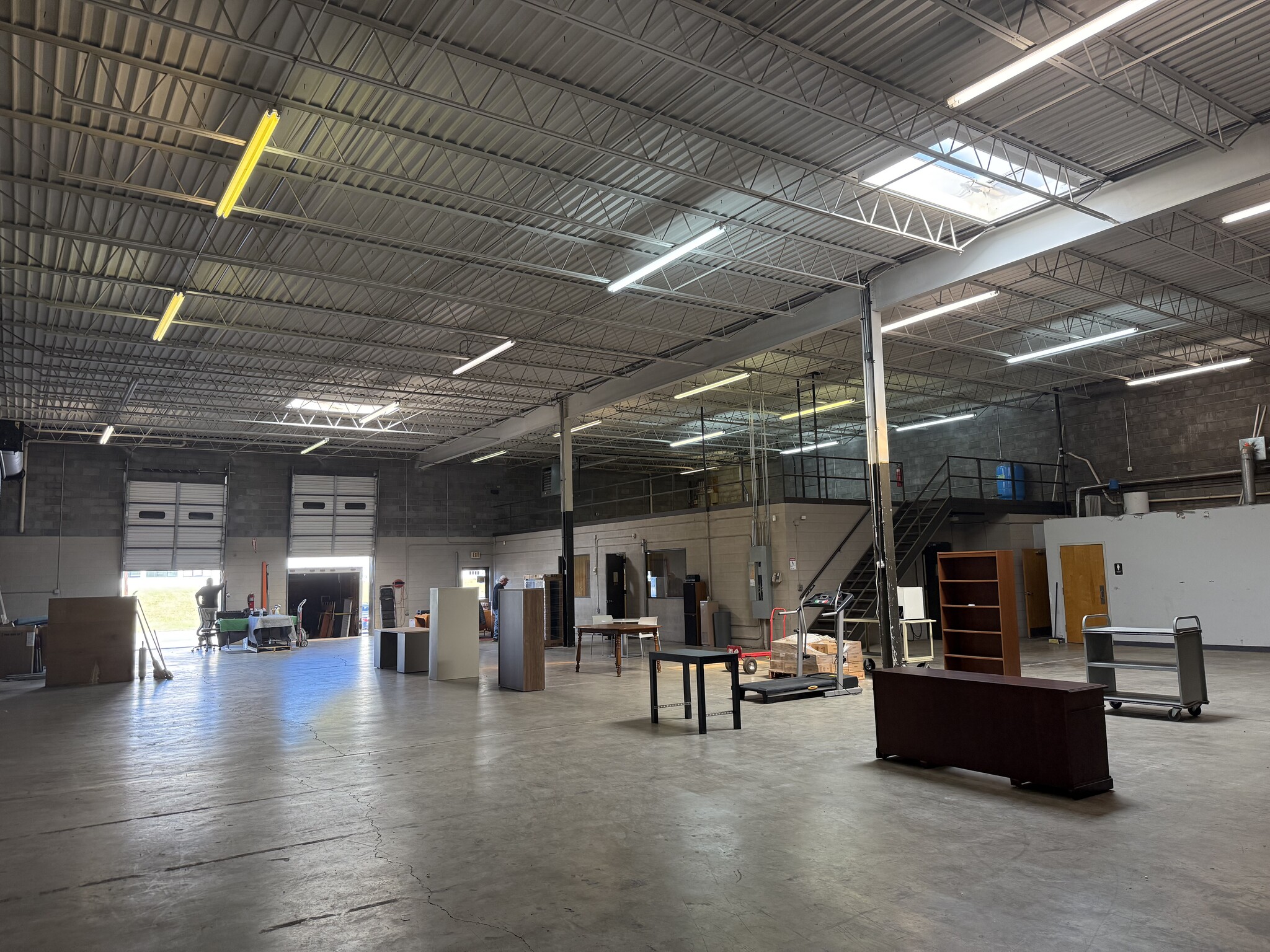 2813-2825 Mary Linda Ave NE, Roanoke, VA for lease Interior Photo- Image 1 of 4