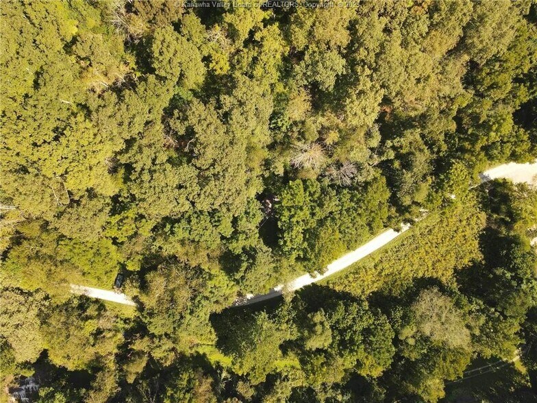 138 Coon Creek Rd, Hurricane, WV 25526