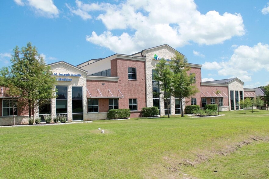 2803 Earl Rudder Freeway, College Station, TX for lease - Building Photo - Image 2 of 7