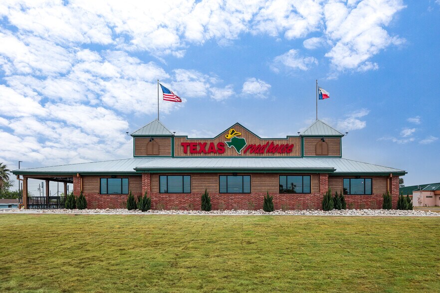 1918 Veterans Blvd, Del Rio, TX 78840 Retail for Sale