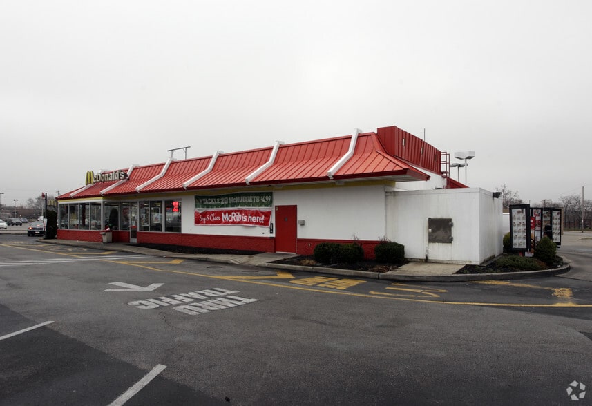 5601 Vine St, Philadelphia, PA for lease - Building Photo - Image 3 of 17