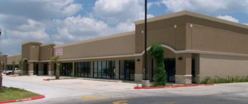 568 Springmart Blvd, Brownsville, TX for lease - Building Photo - Image 1 of 4