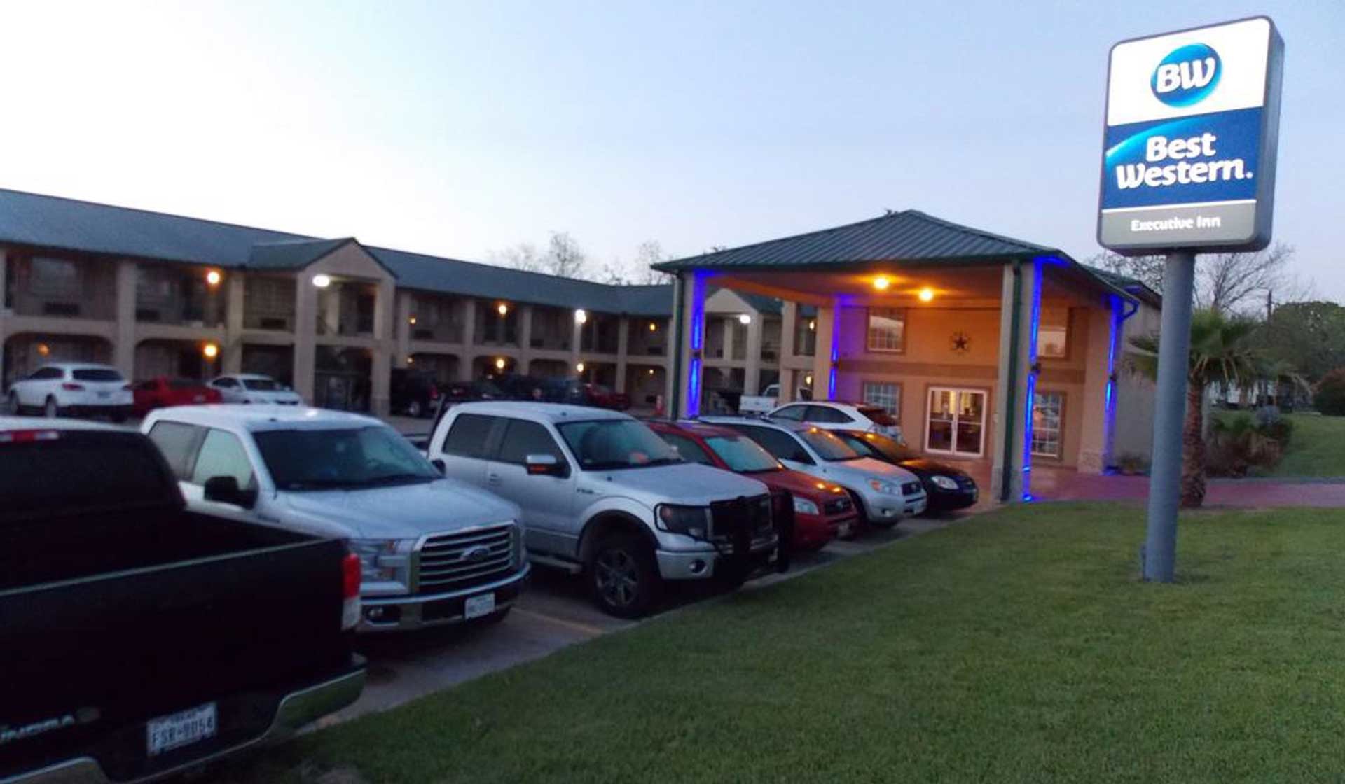 207 US Highway 77 S, Hallettsville, TX for sale Building Photo- Image 1 of 1