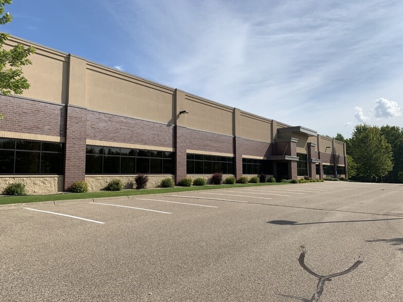 3000 Ames Crossing Rd, Eagan, MN for lease - Building Photo - Image 2 of 13