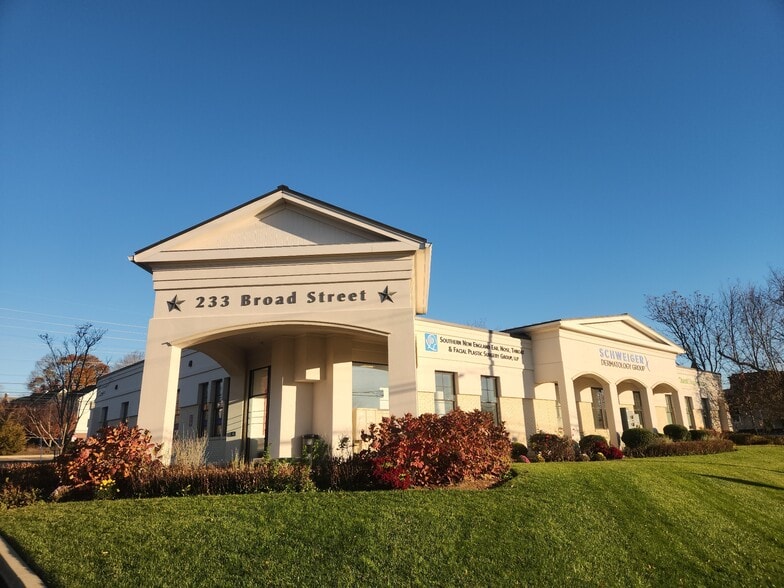 233 Broad St, Milford, CT for lease - Building Photo - Image 1 of 13
