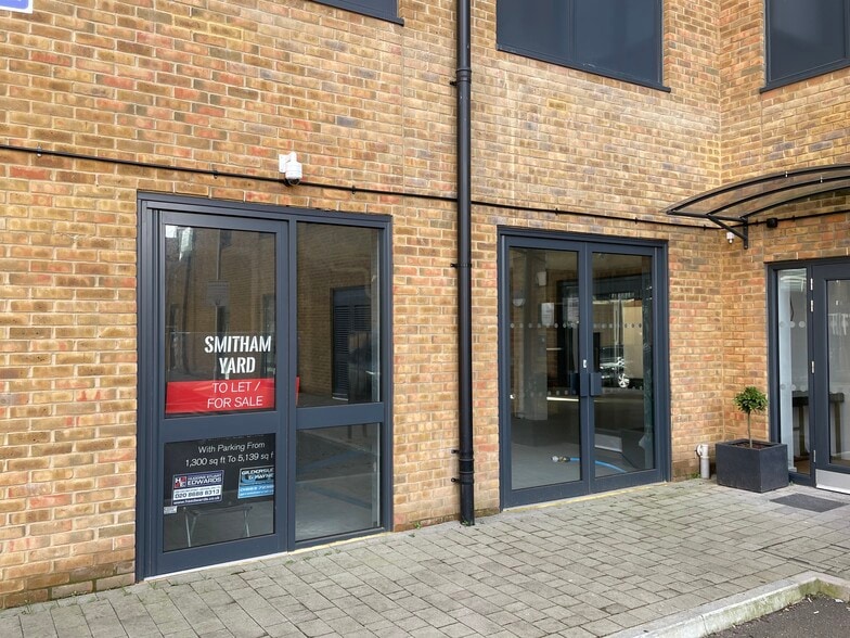 9 Leaden Hl, Coulsdon for sale - Building Photo - Image 3 of 5