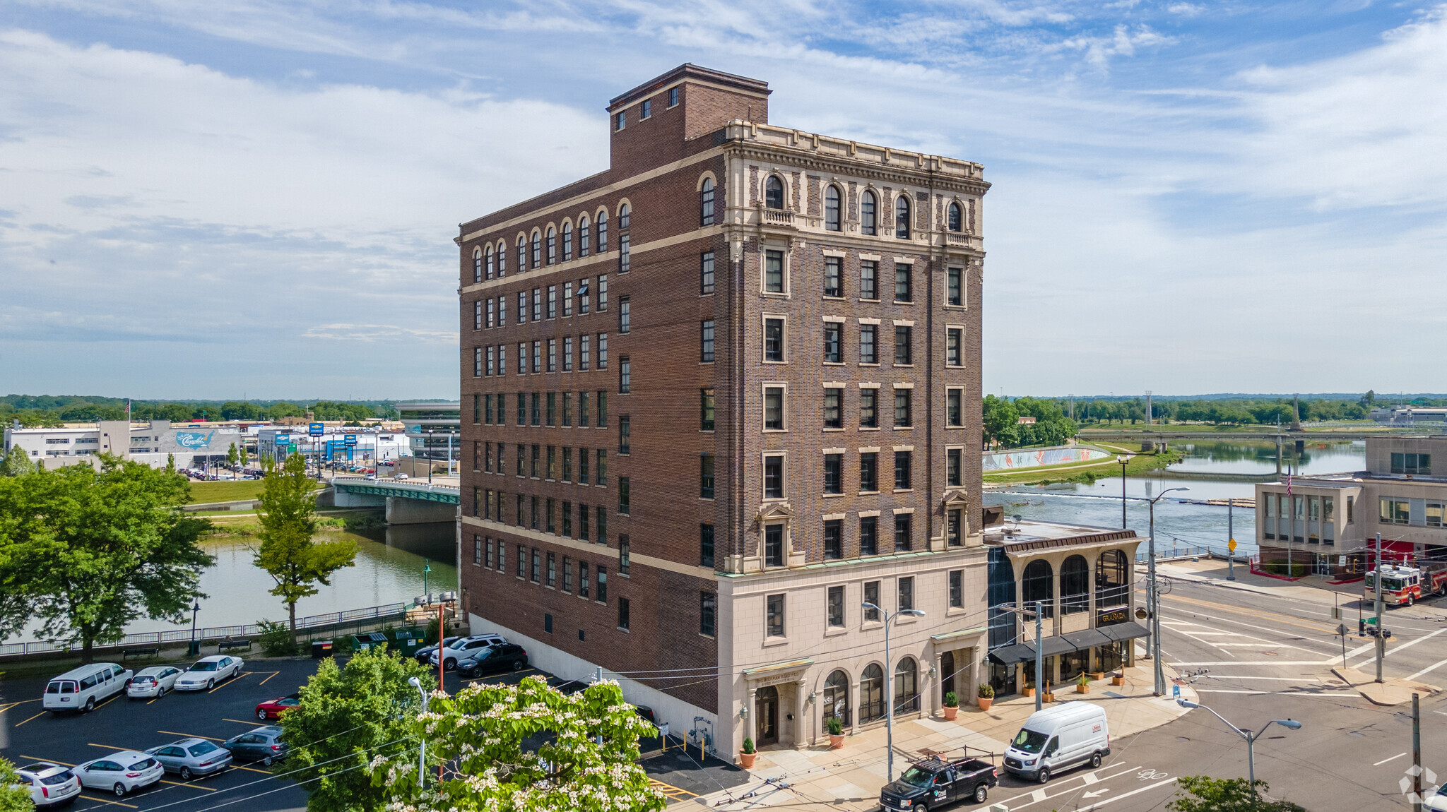 11 W Monument Ave, Dayton, OH for lease Primary Photo- Image 1 of 17