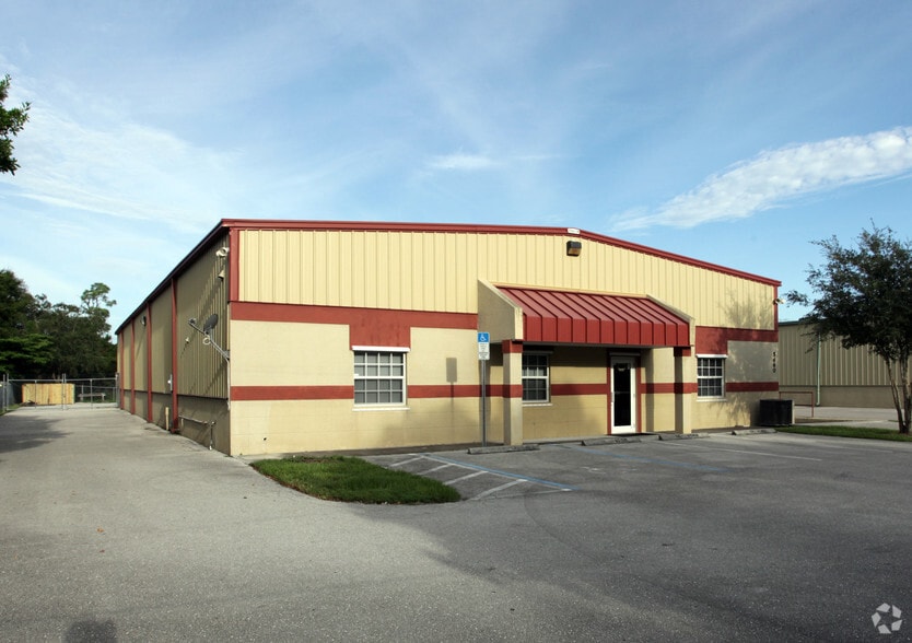 5660 Zip Dr, Fort Myers, FL for lease - Building Photo - Image 2 of 6