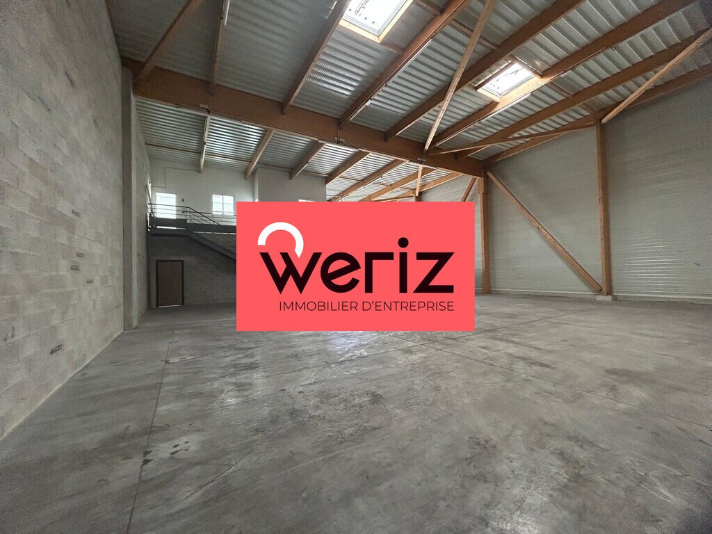 Location Local d'activités 200 m² - Photo 1