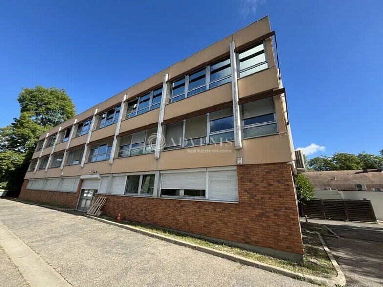 Office in Épinay-sur-Orge for lease - Building Photo - Image 2 of 12