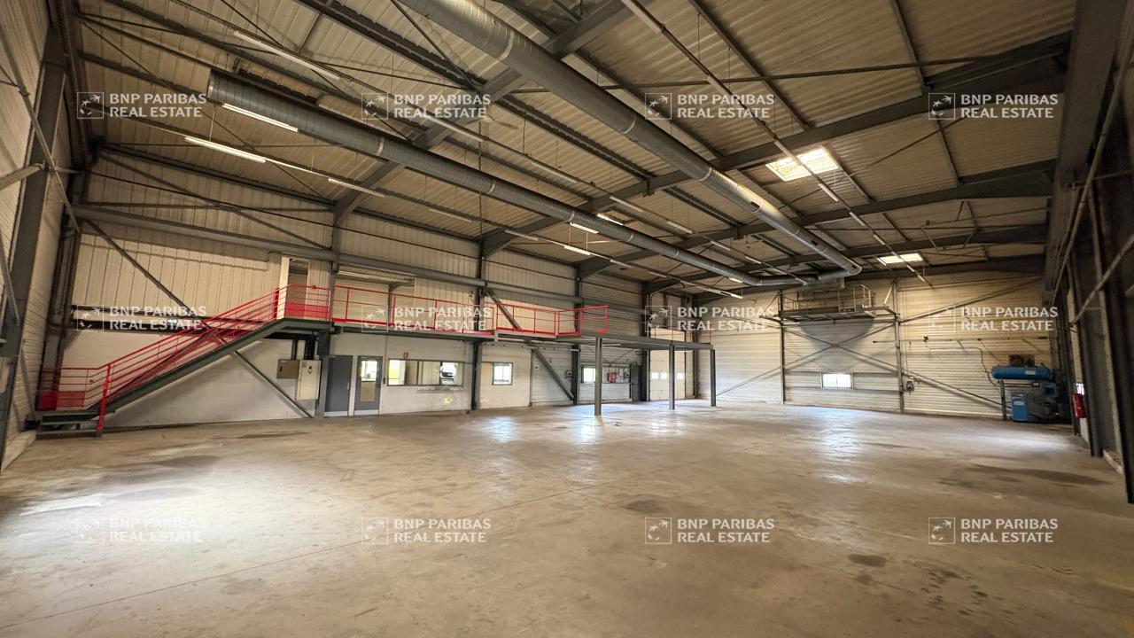 Industrial in Saint-Paterne-Racan for lease Interior Photo- Image 1 of 17