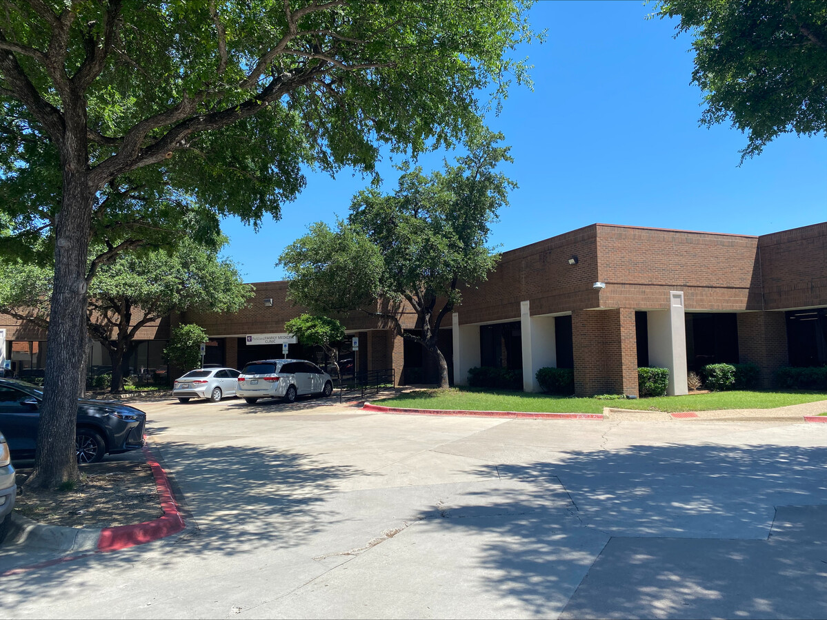 7920 Elmbrook Dr, Dallas, TX 75247 - Elmbrook Business Park | LoopNet