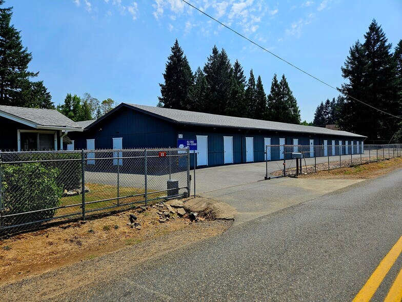 181 S Old Stage Rd, Cave Junction, OR for sale - Primary Photo - Image 1 of 1