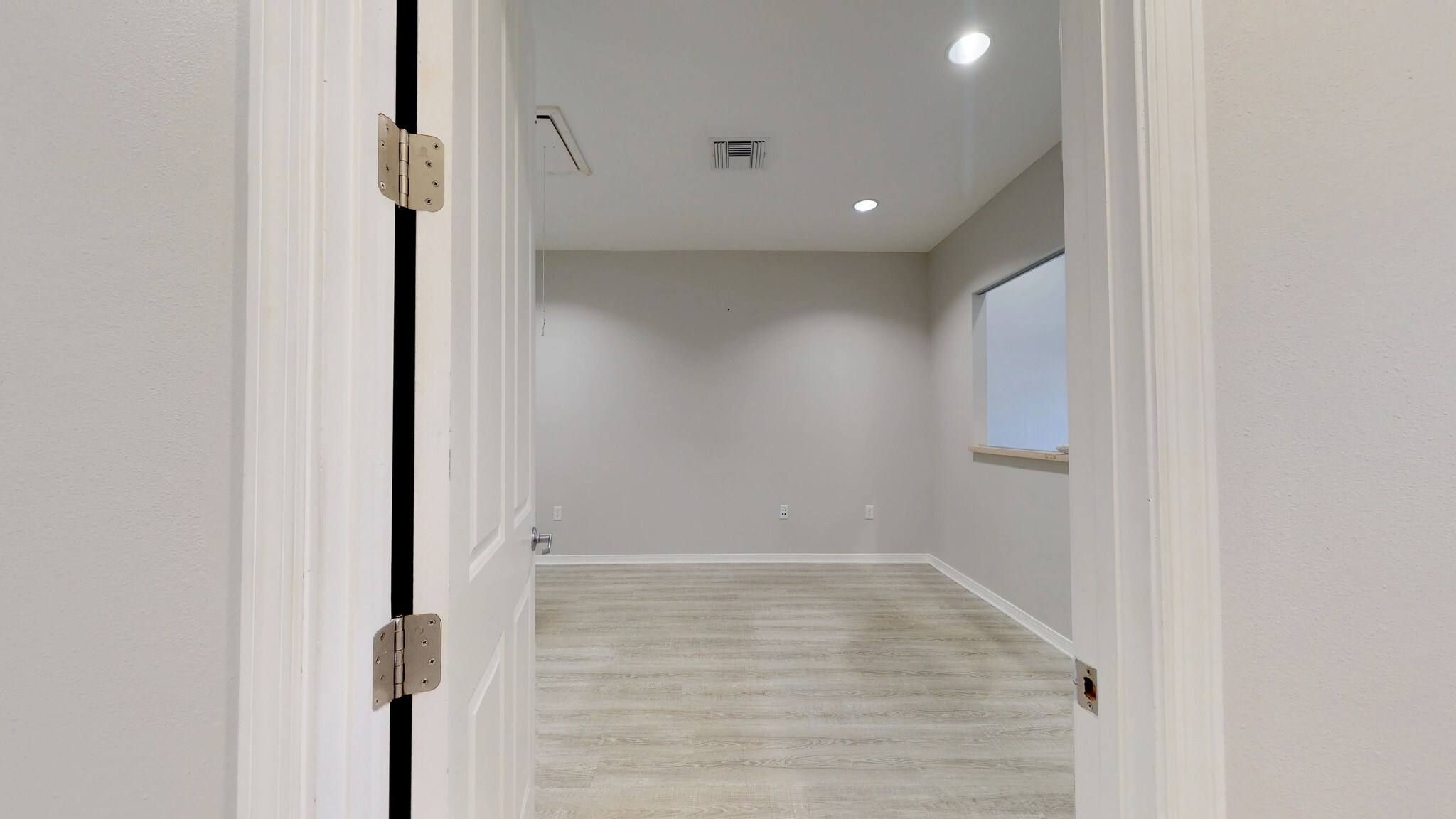 13049 W Linebaugh Ave, Tampa, FL for sale Interior Photo- Image 1 of 1