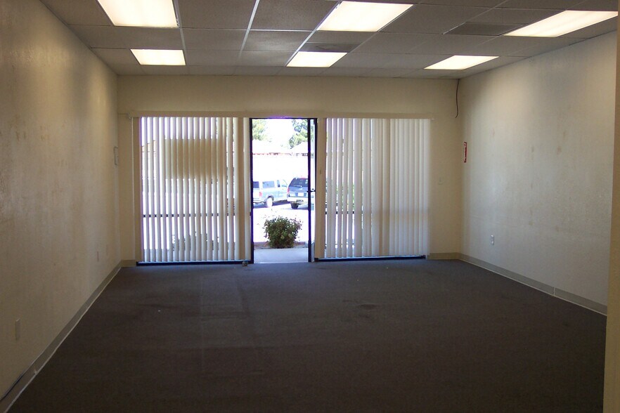 16137 Green Tree Blvd, Victorville, CA for lease - Building Photo - Image 3 of 12