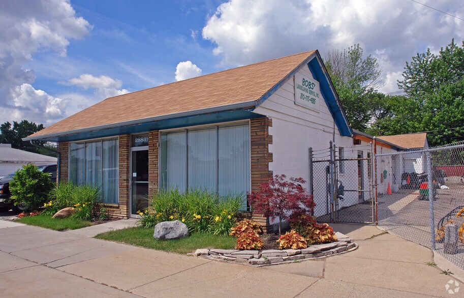 28831 Harper Ave, Saint Clair Shores, MI 48081