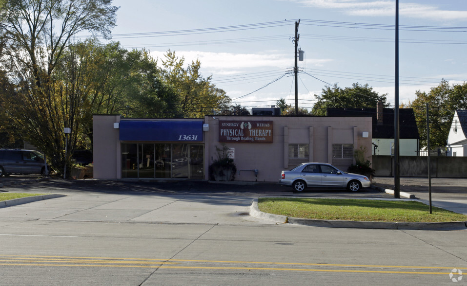 13631 Eleven Mile Rd, Oak Park, MI for lease - Building Photo - Image 3 of 8