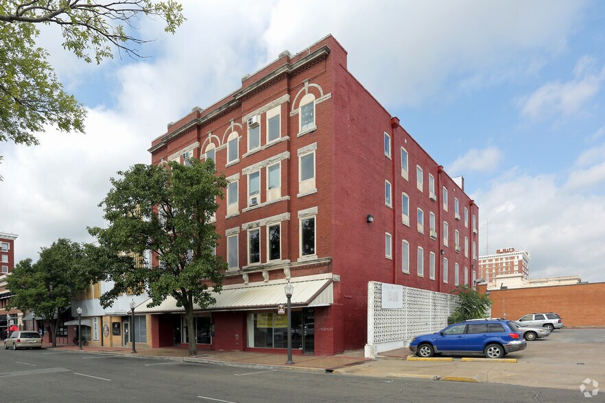 221 225 N 3rd St Muskogee Ok 74401 Loopnet Com