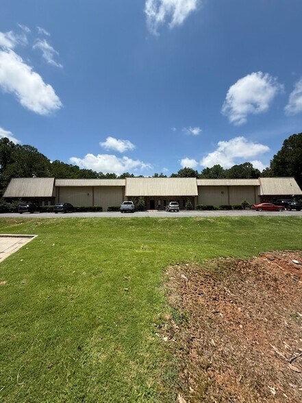 209 Industrial Park Dr, Cumming, GA for lease - Building Photo - Image 2 of 8