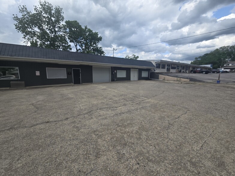 124 W Winchester St, Gallatin, TN for lease - Building Photo - Image 2 of 21