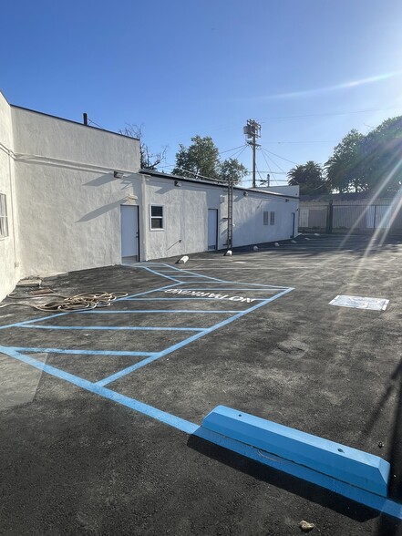 7307-7309 Canoga Ave, Canoga Park, CA for lease - Building Photo - Image 3 of 16