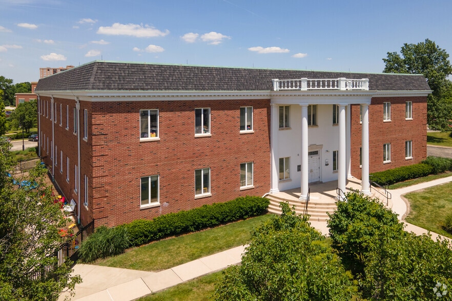 901 N Elm St, Hinsdale, IL for lease - Building Photo - Image 1 of 3