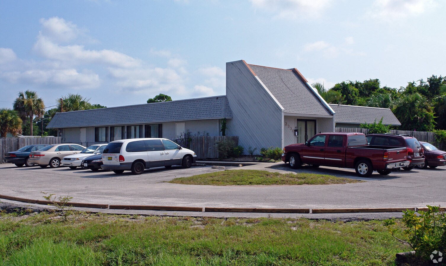 2330 Aurora Rd, Melbourne, FL 32935