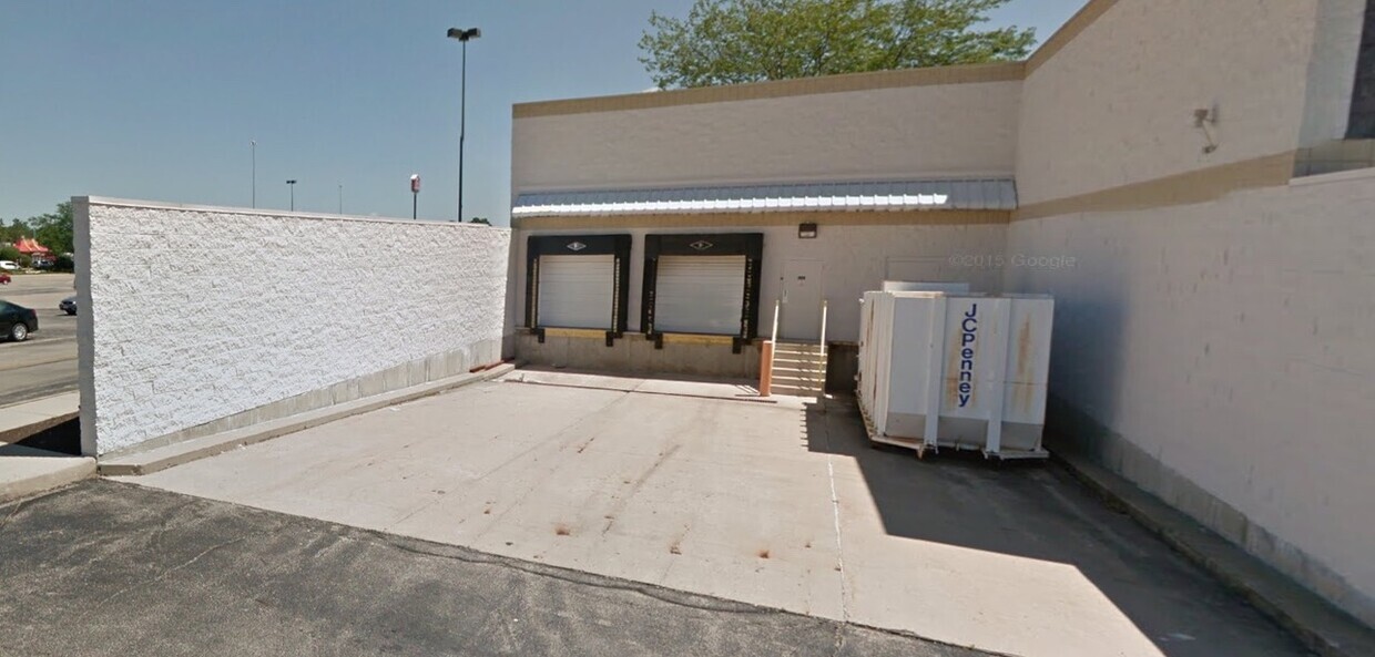 987-999 E Ash St, Piqua, OH for lease Building Photo- Image 1 of 3