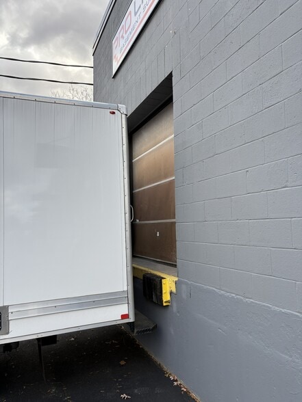 1000 E Industrial Park Dr, Manchester, NH for lease - Building Photo - Image 3 of 15