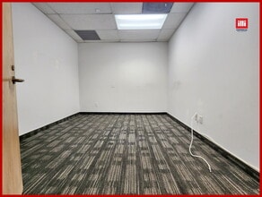 5121 Van Nuys Blvd, Sherman Oaks, CA for lease Interior Photo- Image 1 of 2